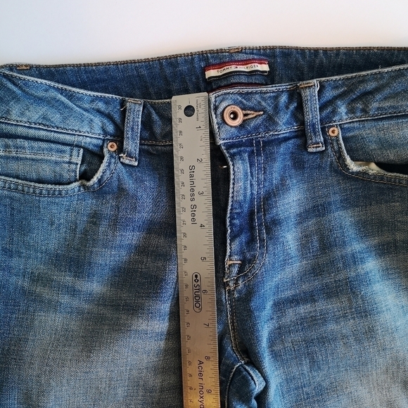 Tommy Hilfiger Boyfriend Jeans in Size 4/27 - Picture 3 of 9